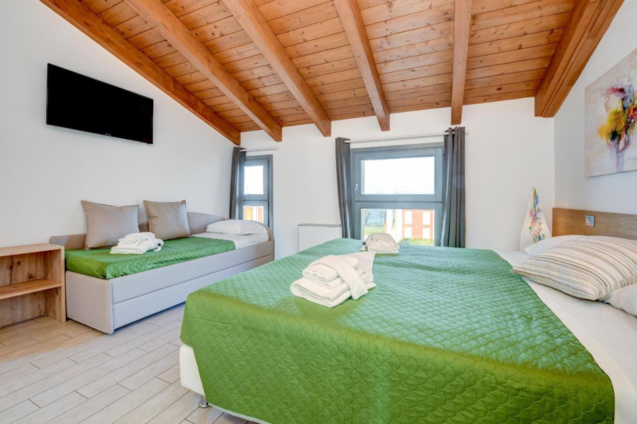 Borgo Gasparina Family Apartments Castelnuovo del Garda Exterior photo
